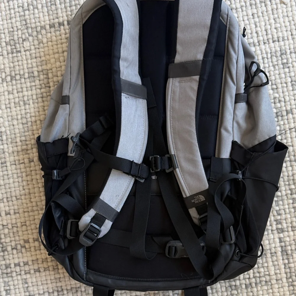 The North Face Borealis Gray and Black Backpack - Picture 4 of 9